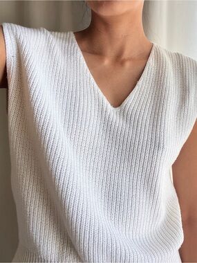 Sleeveless V-Neck Knit Tank - White
